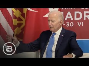 Read more about the article Chaos Begins As Biden Sits in Silence While Reporters Try To Simply Ask Questions