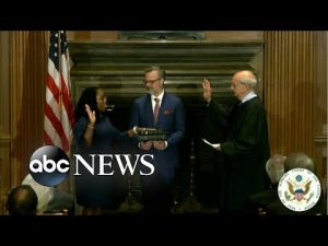 Read more about the article Brown-Jackson becomes 1st Black woman on Supreme Court