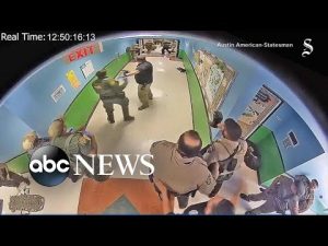 Read more about the article Fallout after surveillance video shows police response to Uvalde shooting l GMA