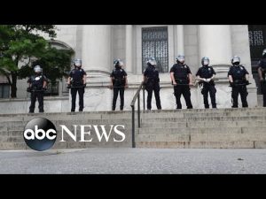 Read more about the article Police officer deaths down 30% this year: Report l ABC News