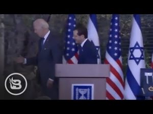 Read more about the article Biden Goes BRAINDEAD on Stage, Gets Lost, and Tries to Shake Invisible Person’s Hand