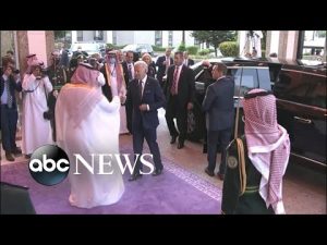 Read more about the article Biden fist bumps Saudi crown prince amid criticism