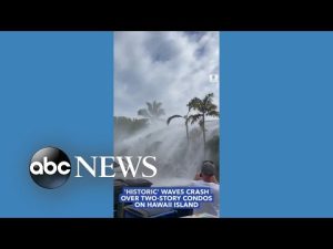 Read more about the article Waves crash over roof of 2-story condo in Hawaii