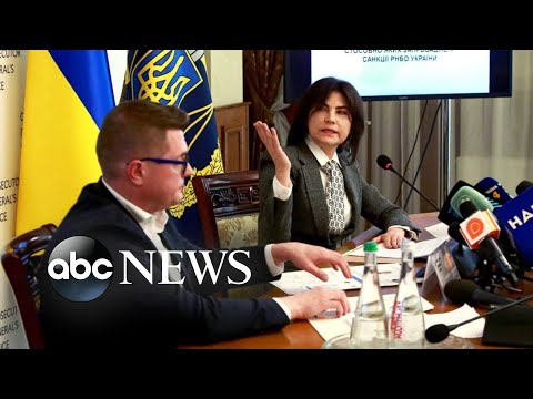 You are currently viewing Ukrainian president suspends top officials