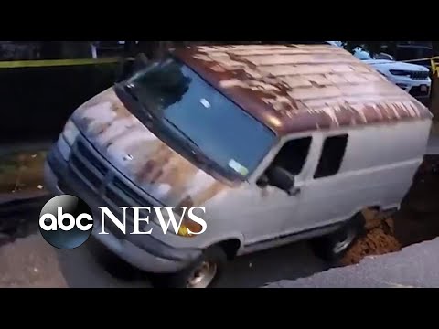 You are currently viewing Sinkhole swallows van