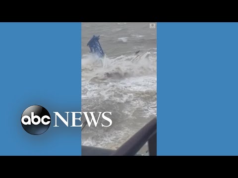 You are currently viewing Rescuers lift sailors from sinking ship in South China Sea