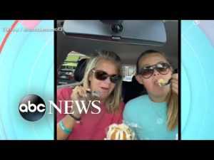Read more about the article Mom and daughter food critics