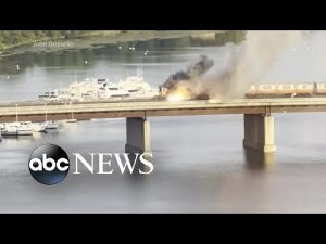 Read more about the article Passengers flee as train catches fire during commute | WNT