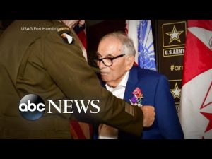 Read more about the article WWII veteran receives Purple Heart after 77 years