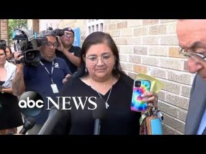 Read more about the article Uvalde suspends Robb Elementary school principal l GMA