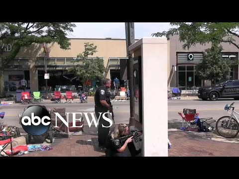 You are currently viewing Eyewitness describes escaping gunfire at Illinois July 4 parade