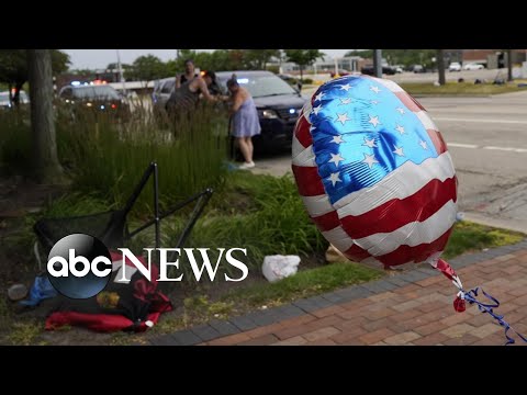 You are currently viewing Mass shooting rocks Fourth of July parade in Chicago suburb