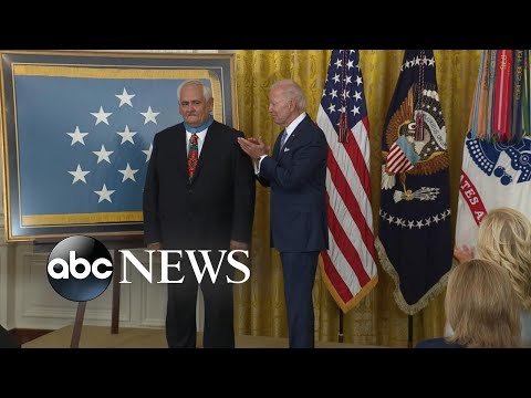 You are currently viewing Biden awards Medal of Honor to 4 Vietnam veterans