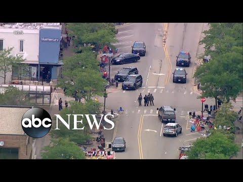 You are currently viewing Judge orders Highland Park shooting suspect held without bond