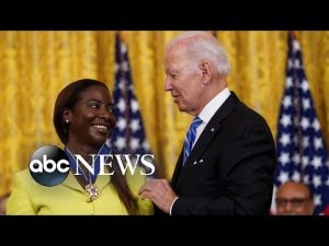 Read more about the article Biden awards 17 with Presidential Medal of Freedom l ABC News
