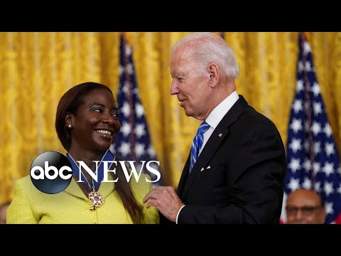 You are currently viewing Biden awards 17 with Presidential Medal of Freedom l ABC News