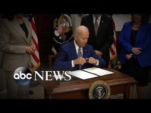 Read more about the article Biden issues executive order stepping up ‘access to reproductive health care service’ | GMA