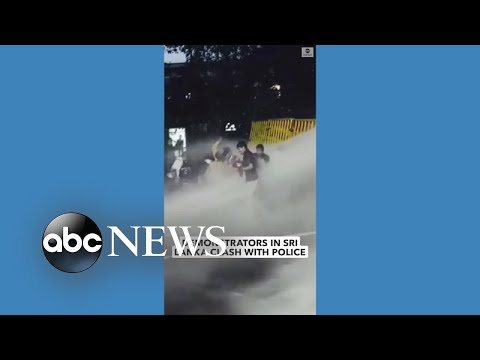 You are currently viewing Demonstrators in Sri Lanka clash with police