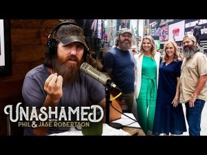Read more about the article Jase Bewilders New Yorkers in Times Square & Why More Men Don’t Brag on Their Wives | Ep 505
