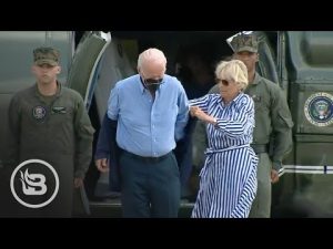 Read more about the article Jill Biden Forced to Rescue Joe When He Gets Stuck Like a Senile Old Man On the Tarmac