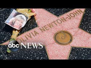 Read more about the article Olivia Newton-John, sunflowers and flooding: World in Photos, Aug. 9