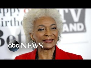 Read more about the article Fans mourn the loss of actress Nichelle Nichols, NBA coach Bill Russell
