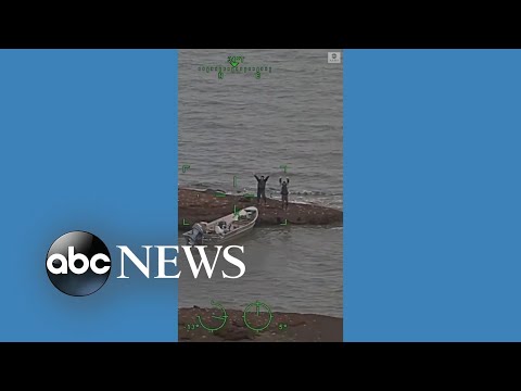 You are currently viewing Stranded boaters celebrate as Coast Guard helicopter flies overhead