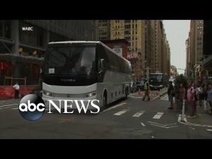 Read more about the article Battle over busing migrants from Texas to NYC intensifies