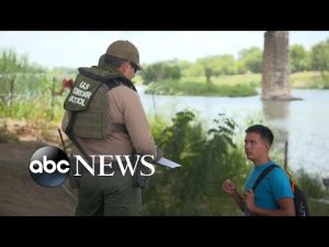 Read more about the article Record number of migrants apprehended at US-Mexico border l ABCNL