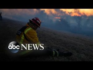 Read more about the article Wildfire battles, China drought, Texas floods: World in Photos, Aug. 22