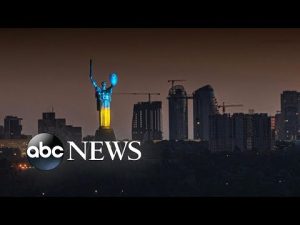 Read more about the article Ukraine Independence Day, drought, floods and baseball: World in Photos, Aug. 25