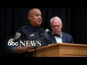 Read more about the article Former police chief reacts to firing of Uvalde school police chief | ABCNL