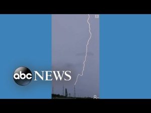 Read more about the article Lightning strikes near launch pad at Kennedy Space Center