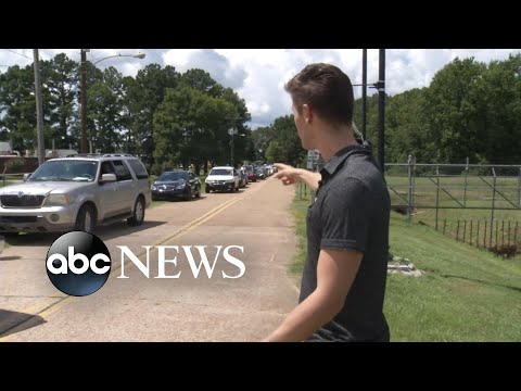 You are currently viewing Jackson, Mississippi, residents line up for bottled water due to outage