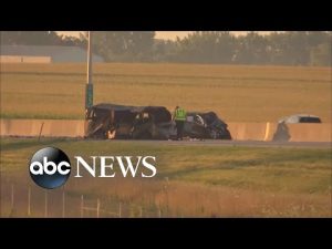 Read more about the article 7 people died in head-on crash on Illinois highway, including 5 children