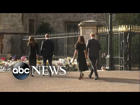 You are currently viewing Harry and Meghan join William and Kate outside Windsor Castle