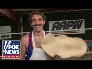 Read more about the article This is a first in the world of wrestling and pizza-making