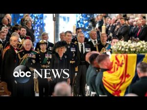 Read more about the article Thousands pay respect to Queen Elizabeth II
