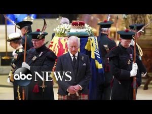 Read more about the article Queen’s coffin arrives at Buckingham Palace tonight