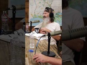 Read more about the article Phil Robertson Has Never Called Jase By His Given Name!?