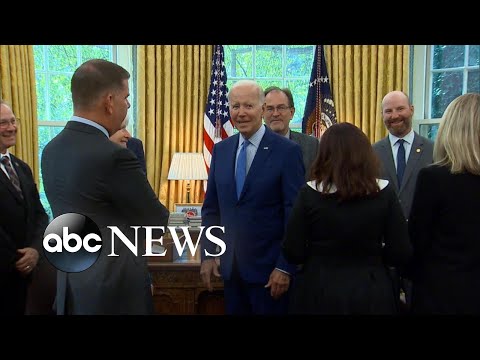 You are currently viewing ABC News Live: Rail companies, union officials reach deal to avoid strike