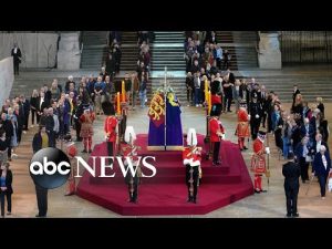 Read more about the article Queue for the queen, inflation protests and tiger dancers: World in Photos, Sept. 15