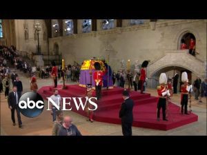 Read more about the article Thousands wait to see Queen Elizabeth’s coffin in Westminster Hall
