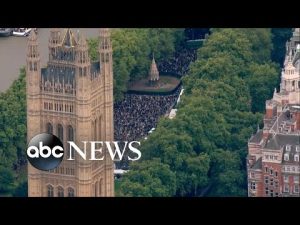 Read more about the article Queue to see queen lying in state at capacity after reaching 5 miles long
