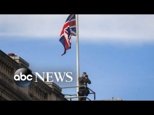 Read more about the article Security across London ramps up as people wait hours to see the queen