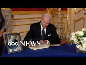 Read more about the article Biden signs condolence book for the queen