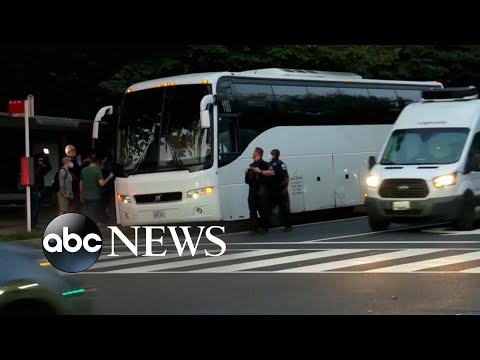 You are currently viewing More migrants and asylum seekers bused to Harris’ home