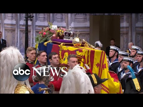 You are currently viewing Queen Elizabeth II’s coffin departs Westminster Hall | ABC News