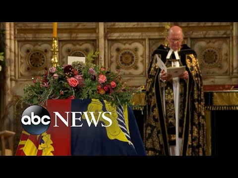 You are currently viewing Queen Elizabeth II lowered into the royal vault | ABC News