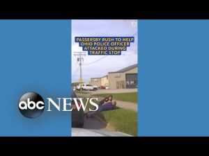 Read more about the article Passersby rush to help Ohio police officer attacked during traffic stop